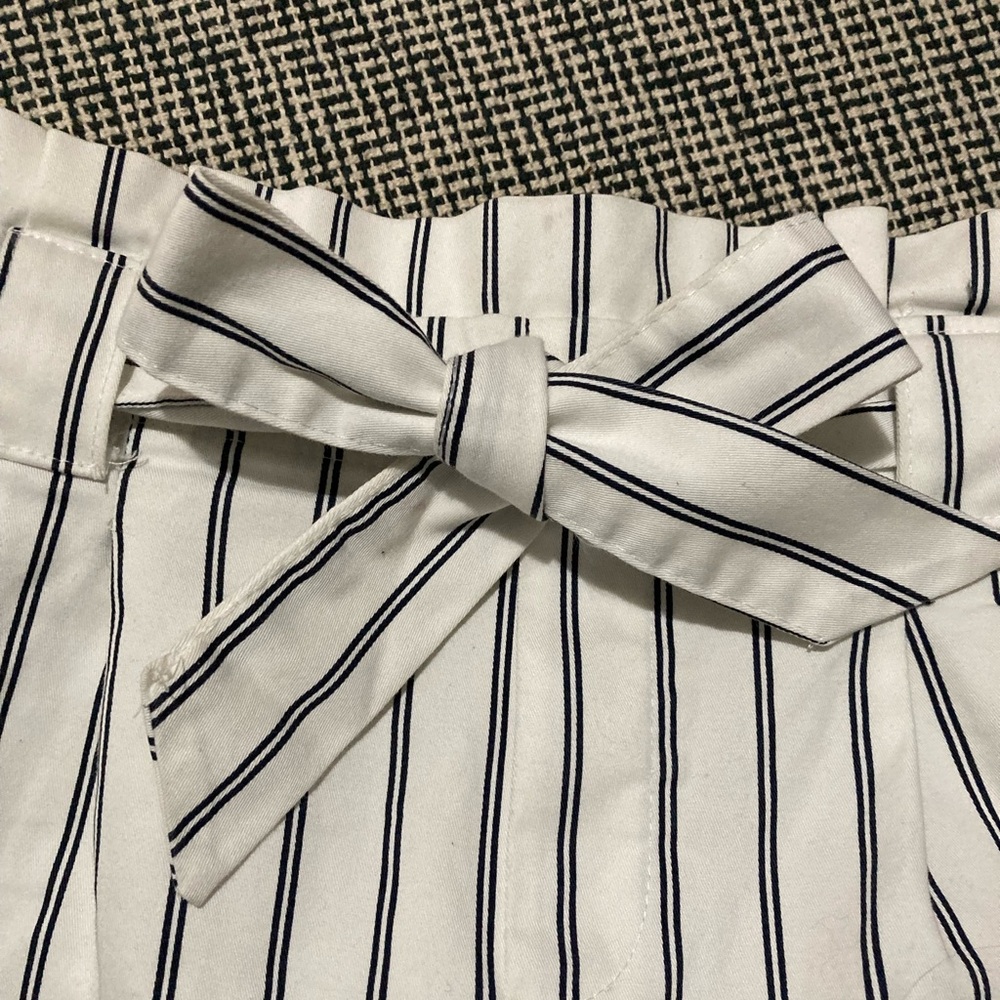 ZARA Tiefront High Waisted
Striped Shorts Size: Small - Picture 4 of 12